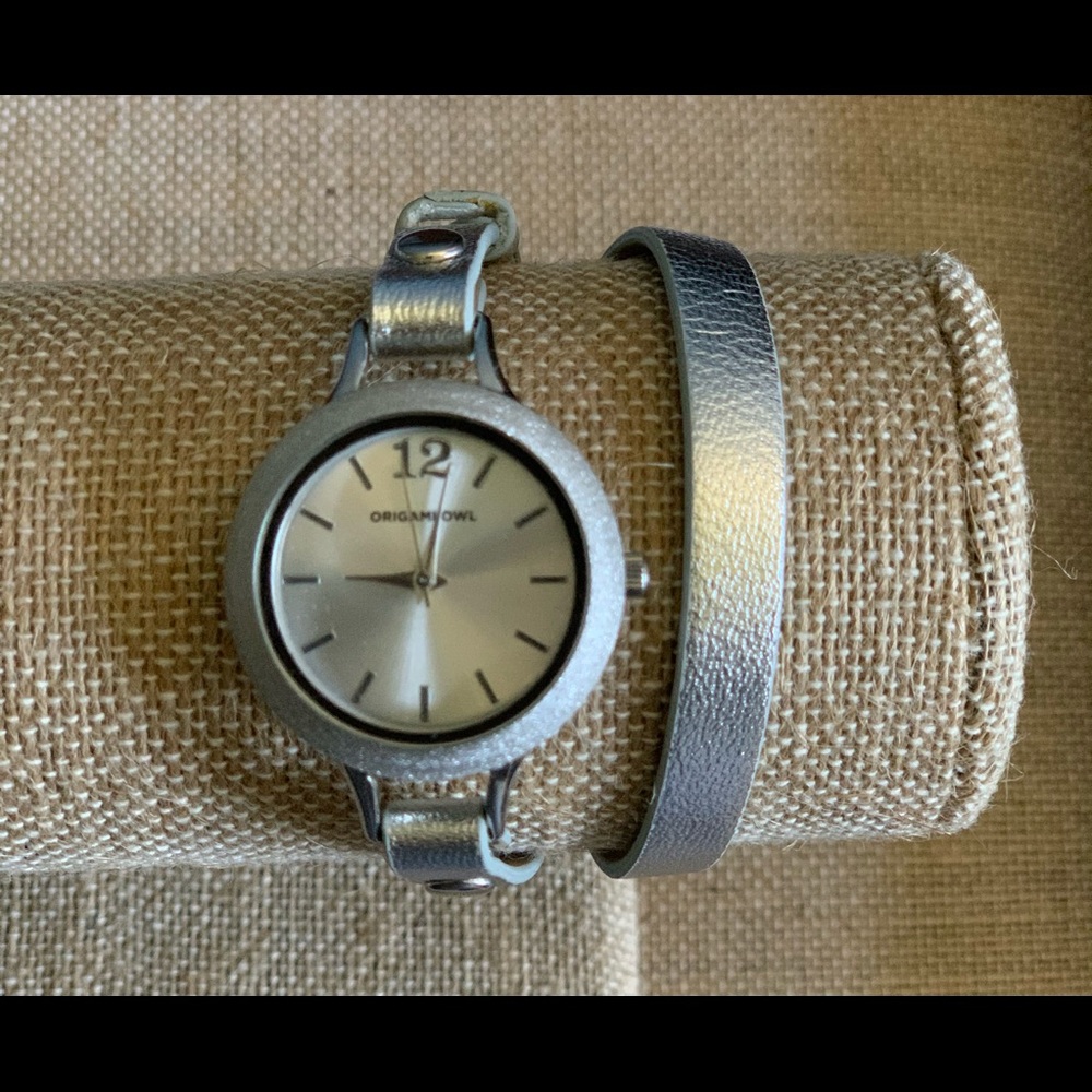 Origami Owl Watch with silver genuine leather band and silver sparkle face
